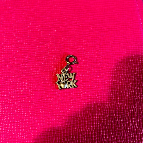 New York Charm - Picture 1 of 1